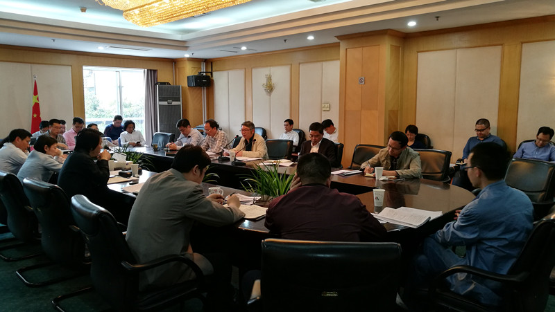 集團(tuán)傳達(dá)學(xué)習(xí)市“兩會”精神 (2).jpg