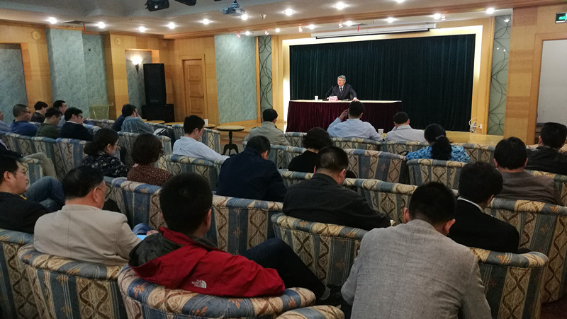 集團(tuán)傳達(dá)學(xué)習(xí)市“兩會”精神 (1).jpg