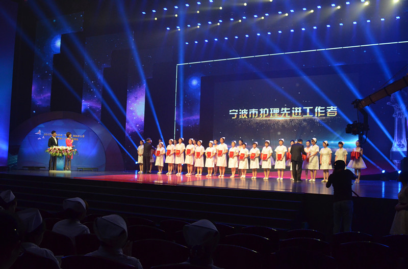 71名護(hù)士獲寧波市護(hù)理先進(jìn)工作者稱號。.JPG