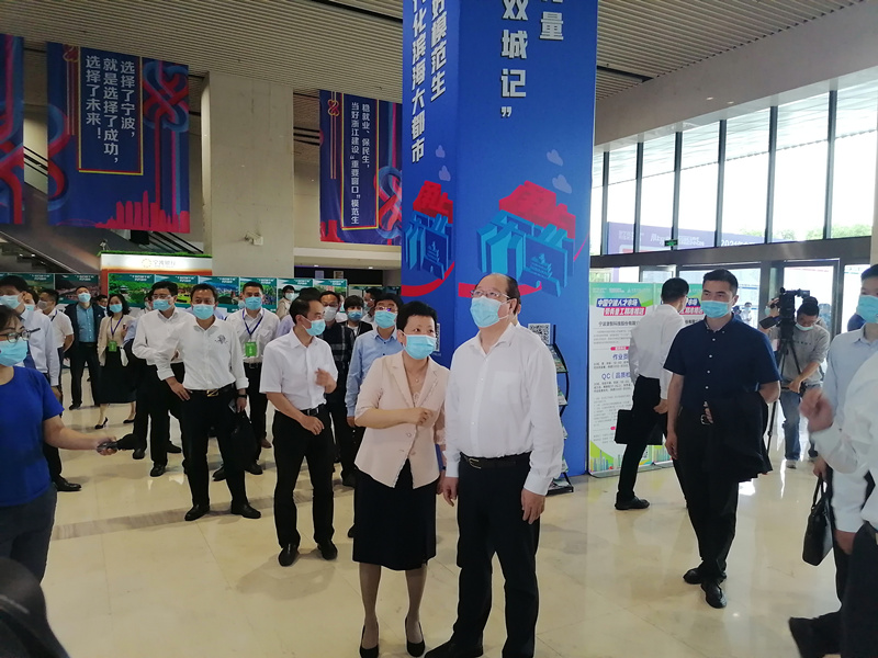 市委書(shū)記彭佳學(xué)現(xiàn)場(chǎng)參觀(guān)考察.jpg