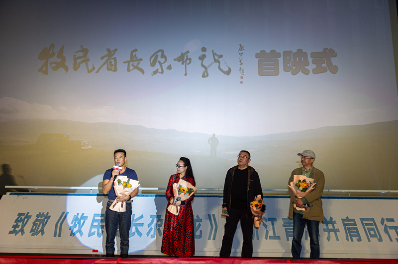 導(dǎo)演劉建華，編劇段越豪，領(lǐng)銜主演黃品沅，總制片人陳三俊與媒體互動.jpg