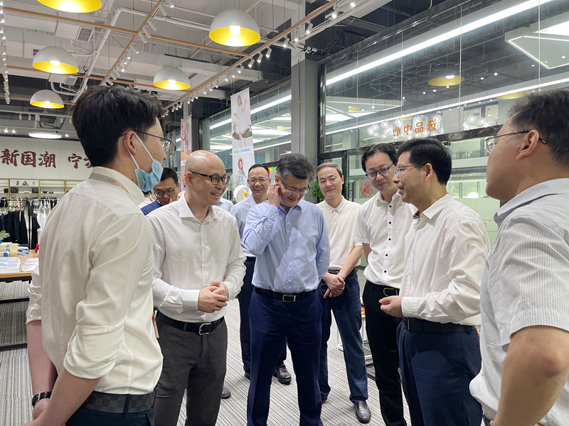 鐘關(guān)華一行參觀考察寧波（前洋）直播中心選品中心.JPG