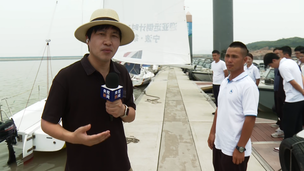 二、央視總臺(tái)記者杜金明 采訪帆船夫妻應(yīng)海松 林飛飛.png