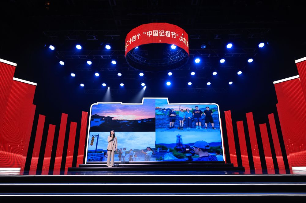 圖3 三代記者圍繞“八八戰(zhàn)略”宣傳報(bào)道做情景講述，分享初心傳承的故事。.jpg